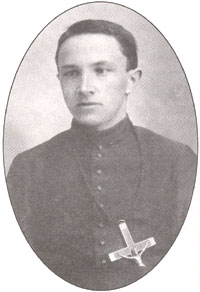 Père Victor Lelièvre à son arrivée au Canada. Père Victor Lelièvre à son arrivée au Canada.