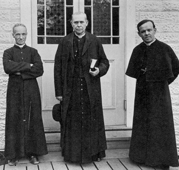 Le Frère André, le Père Dion et le Père Clément Le Frère André, le Père Dion et le Père Clément