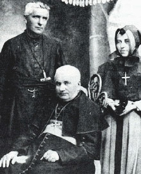 Mgr Grandin en 1902, avec son neveu et sa nièce. Mgr Grandin en 1902, avec son neveu et sa nièce.