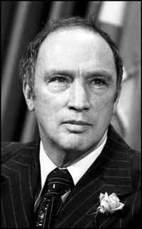 Pierre Eliott Trudeau avec la Reine Elisabeth II