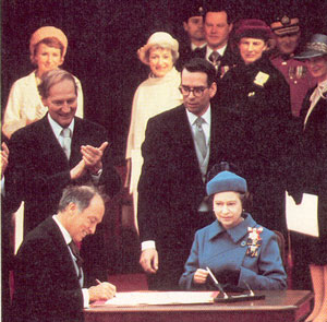 Pierre Eliott Trudeau avec la Reine Elisabeth II