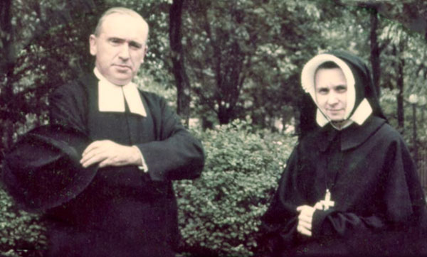 Frère Marie-Victorin avec sa sœur Frère Marie-Victorin avec sa sœur