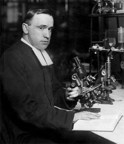 Le frère Marie-Victorin en 1923 Le frère Marie-Victorin, en 1923, dans le premier laboratoire de l’Institut botanique