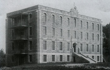 Le premier bâtiment des Missions étrangères de Montréal Le premier bâtiment des Missions étrangères de Montréal